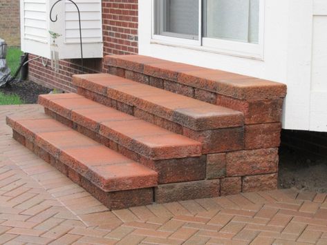 Make steps from Paver Blocks Uphill House, La Backyard, Stone Porch, Patio Repair, Paver Steps, Patio Stairs, Pavers Diy, Front Porch Steps, Stair Ideas