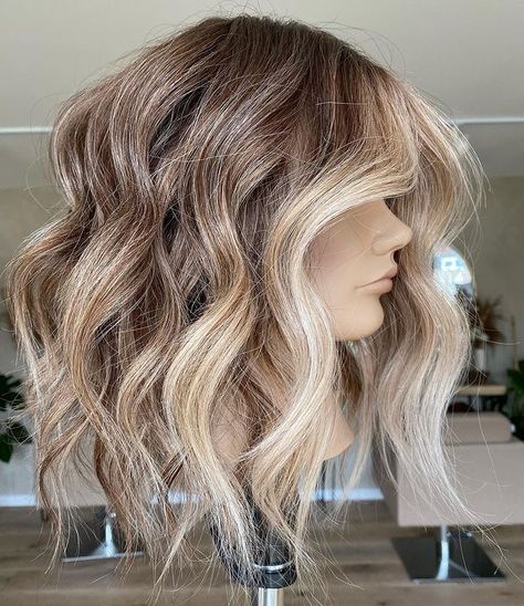 Brunettes That Go Blonde, Fall Blond Hairstyles, Interesting Blonde Hair, Spring Hair Medium Length, Call Hair Color Ideas Blonde, Blonde Balayage For Brown Hair, Hair Trends Winter 2023, 2024 Blonde Hair Trends For Women, Bronde Haircolor Spring