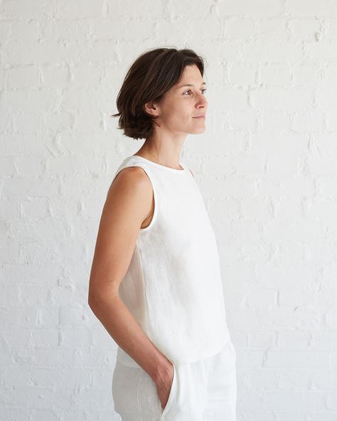 One Yard Sewing Project: The Essential Linen Tank Tutorial – Fabrics-Store.com – The Thread Shell Top Sewing Pattern, Linen Top Pattern, Top Pattern Sewing, Tank Top Sewing Pattern, Tank Pattern, Diy Sy, Simple Tank Tops, Sewing Tops, Tank Top Pattern