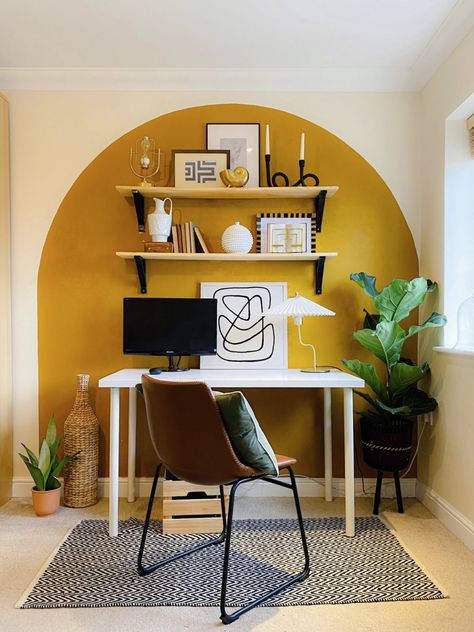 15 Rental Friendly Decorating Ideas (That Are Temporary!) Yellow Wall, Yellow Walls, Home Trends, Home Design Decor, Home Office Design, Home Decor Trends, Home Office Decor, Design Interior, Trending Decor