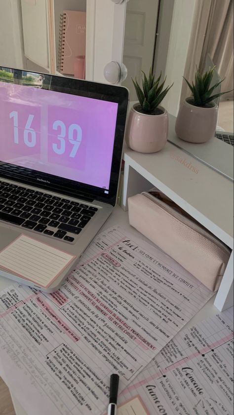 #aesthetic #studying #studywithme #pink  #vanillagirl  #itgirl Study Sesh Aesthetic, Vision Board Back To School, Pink Stem Aesthetic, Clean School Aesthetic, College Girl Aesthetic Study, Study School Aesthetic, Back To School Vibe, College Studying Aesthetic, That Girl Study Aesthetic