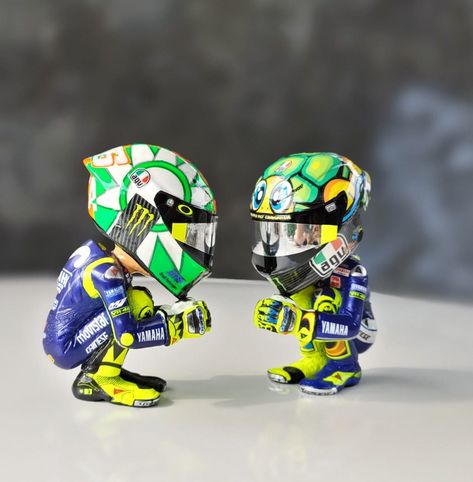 Valentino Rossi Helmet, Enfield Himalayan, Motorcycle Artwork, Valentino Rossi 46, Biker Love, Valentino Rossi, Moto Gp, Motorcycle Bike, Cool Design