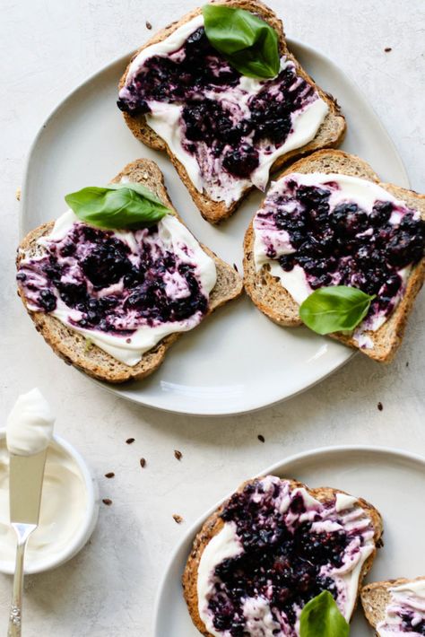 Yogurt Toast, Toast Toppers, Creative Breakfast, Best Smoothie, Berry Dessert, Toast Toppings, Morning Snack, Breakfast Toast, Boost Your Immune System