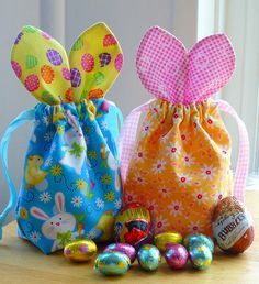 Easter Bunny Bags tutorial Easter Crafts To Sell, Easter Bags, Bunny Bags, Diy Ostern, Easy Easter Crafts, Easter Projects, Creation Couture, Easy Easter, Bags Tutorial