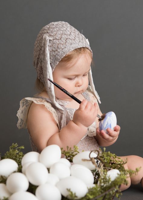 Lace rompers and bunny ear bonnets and two adorable toddlers were perfect for these vintage inspired studio Easter pictures Toddler Easter Pictures, Easter Poses, Easter Mini Sessions, Baby Easter Pictures, Wallpaper Easter, Easter Baby Photos, Easter Portraits, Toddler Boy Easter, Easter Mini Session