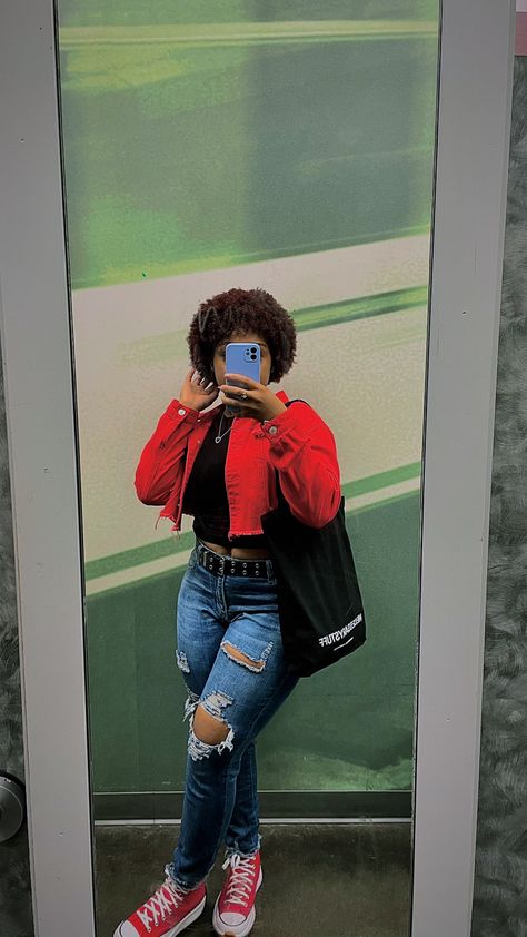 Red Platform Converse Outfit, Red Platform Converse, Red Hightop Converse, Platform Converse Outfits, Converse Outfit Winter, High Top Outfit, Red Jacket Outfit, Platform Converse Outfit, Red Converse Outfit