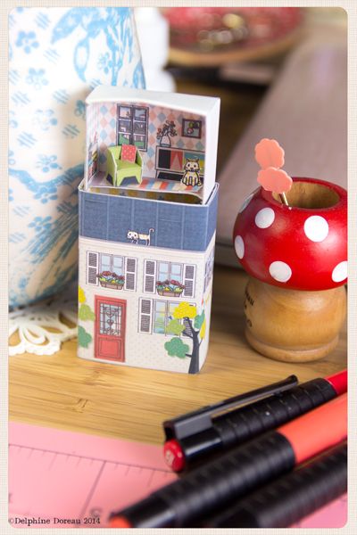 The cutest gift box ever (advent #15 & #16) — Le Lapin dans la Lune Cute Jewelry Box, Tiny Dollhouse, Matchbox Crafts, Light Necklace, Tiny Gifts, Matchbox Art, To My Friends, Cute Gift Boxes, Miniature Crafts