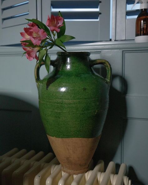 Second hand and splendid. Shop one-of-a-kind vintage pots on our shop - [link in bio] #HomeInspiration #Vintage #vintageshopping #vintagevase #interiordesign #vintagepots #cottagestyle #cottagecore #victoriandecor #vintagehome #vintagehomedecor #homedecor Vase Centrepiece, Mediterranean Style Decor, Vintage Pots, Unique Vase, Clay Vase, Victorian Decor, Unique Vases, Ceramic Pots, Vase Centerpieces