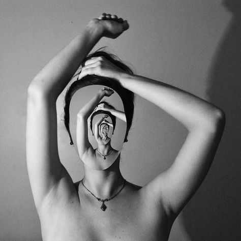 Illusory Self Portraits By Luciana Urtiga - IGNANT Ansel Adams, Foto Art, Portrait Shots, Through The Looking Glass, Black And White Photographs, Optical Illusions, Face Art, White Photography, Visual Artist