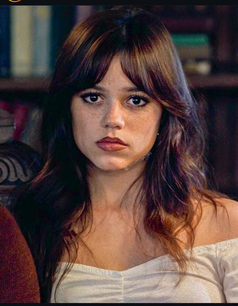 Female Villains, Girl Movies, Fringe Hairstyles, Long Hair With Bangs, Dangerous Woman, Photos Of Women, Jenna Ortega, Girls Makeup, Cairo