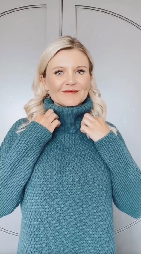 How To Fold A Turtleneck Neck, How To Roll Turtle Neck Sweater, How To Style Oversized Turtleneck, How To Fold A Turtleneck Sweaters, How To Fold Turtle Neck Collar, Jewelry With Turtleneck Sweater, How To Wear Turtleneck Sweaters, How To Wear A Cowl Neck Sweater, How To Wear A Turtleneck Sweater