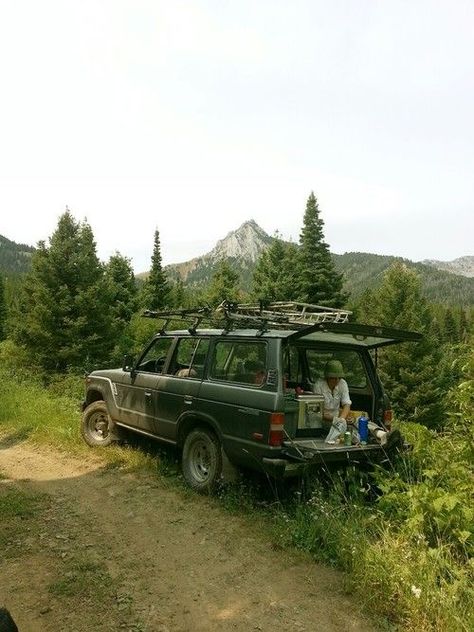 Land Cruiser Camping, Old Toyota Land Cruiser, Old Land Cruiser, Land Cruiser 60 Series, Jimny Suzuki, Dirt Road, Honda Pilot, Lunch Break, Land Rover Discovery