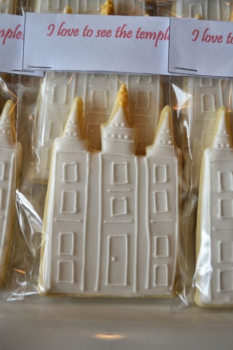 The Cutest Little Cakes by Celeste: Temple Sugar Cookies Temple Cookies, Ctr Cookies, Baptism Adult, Priesthood Preview, Slc Temple, Baptism Cookies, Lds Baptism, Primary Ideas, Cookie Bags