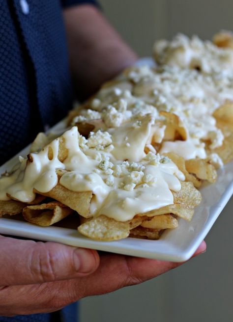 Blue Cheese Chips Blue Cheese Chips, Blue Cheese Dip, Blue Cheese Sauce, Kettle Chips, Cheese Chips, Mom Needs, Party Food Appetizers, Best Appetizers, Appetizer Dips