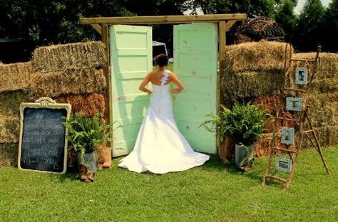 BEAUTIFUL setup... And, no one sees the bride until she comes through the doors... Perfect for an outdoor/open field wedding! How To Hide The Bride Outdoor Weddings, Hide The Bride Outdoor Wedding, Corn Field Wedding Ceremony, Outdoor Wedding Entrance Ideas, Field Wedding Ideas, Open Field Wedding, Washington Backyard, Outdoor Wedding Entrance, Wooded Wedding