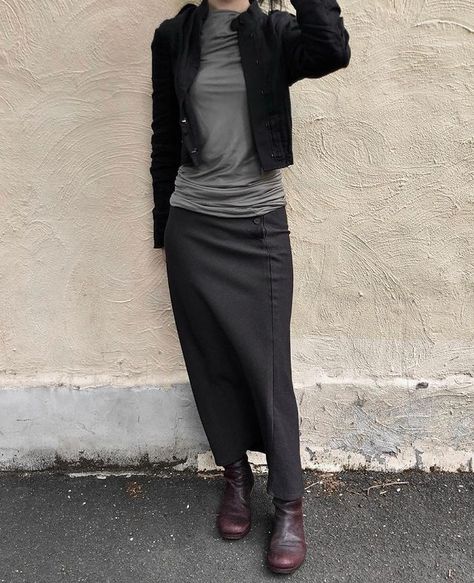 Norm Core, Pencil Skirt Outfits, Minimal Look, Current Styles, Cool Fits, Mode Vintage, May 13, Minimal Fashion, Get Dressed