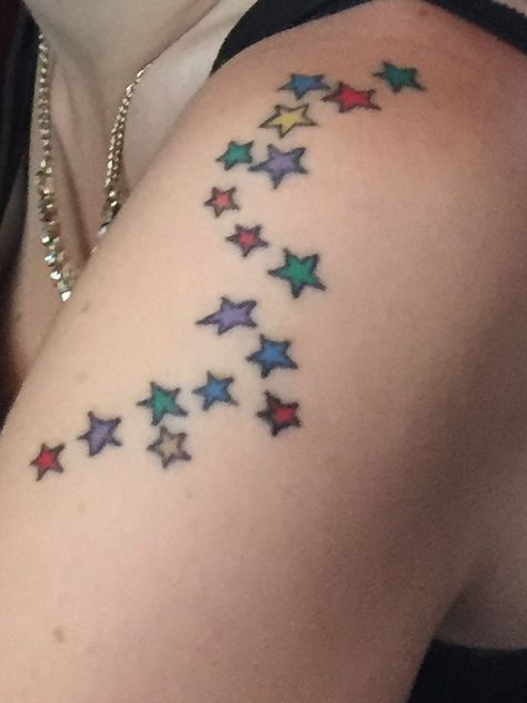 Colorful stars on shoulder Rainbow Tattoo Traditional, Colored Star Tattoos, Colorful Star Tattoos, Rainbow Star Tattoo, Stars Shoulder Tattoo, 3 Stars Tattoo, Abdomen Tattoo, Shoulder Tats, Green Tattoos