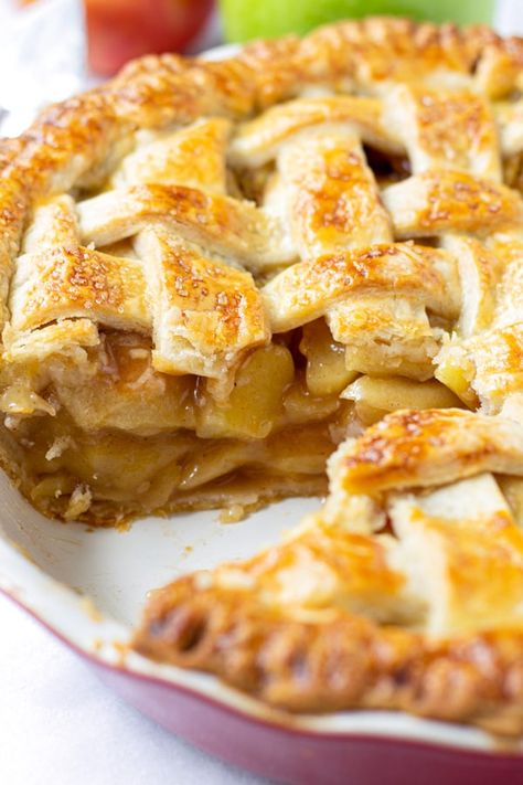 Homemade Apple Pie with Precooked Apples! Never struggle with undercooked or soupy apple pies anymore. Precooking apples ensures the perfect consistency #applepie #cookingformysoul | cookingformysoul.com Classic Apple Pie Recipe, Old Fashioned Apple Pie, Flourless Desserts, Making Apple Pie, Apple Pie Recipe Homemade, Perfect Apple Pie, Homemade Apple Pie Filling, Best Apple Pie, Classic Apple Pie