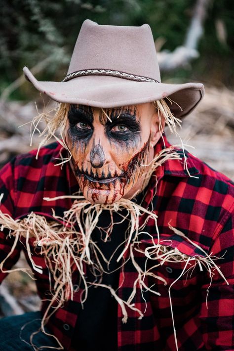 Homemade Scarecrow Ideas, Diy Creepy Scarecrow Costume, Scarecrow Sfx Makeup, Scarecrow Men Costume, Easy Scarecrow Makeup For Men, Easy Scary Scarecrow Makeup, Scarecrow Face Paint Men, Pumpkin Scarecrow Costume, Scary Scarecrow Makeup For Men