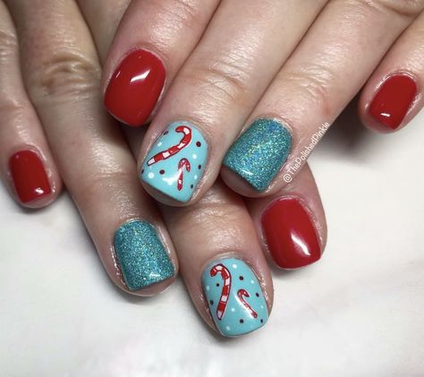 Teal Holiday Nails, Red And Turquoise Nails, Teal Christmas Nails, Nail Color Combos, Teal Nails, Turquoise Nails, Christmas Manicure, Diy Designs, Nail Care Tips