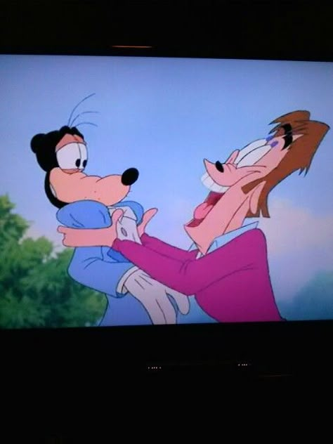 Why you dont pause a disney movie. Cursed Disney, Max Goofy Movie, Dogs Kissing, Never Pause A Disney Movie, Paused Disney Movies, Max X Bradley, Bradley Uppercrust Iii, Max Goofy, Bradley Uppercrust