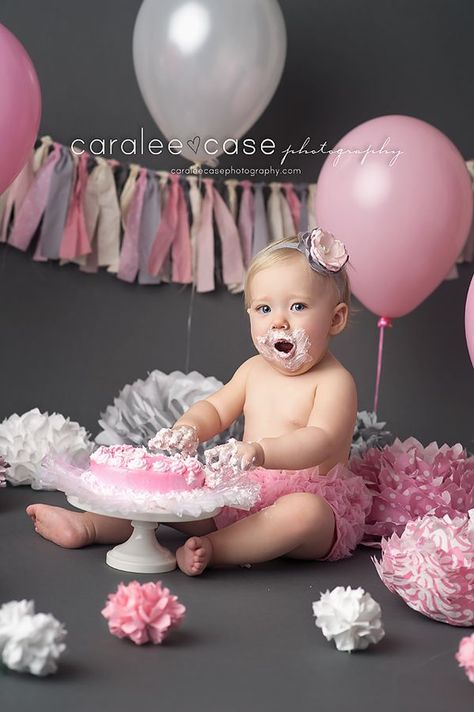 Cake Smash Inspiration, Photo Bb, Birthday Balloons Pictures, Case Photography, Balloons Photography, 1st Birthday Pictures, Balloon Pictures, 1st Birthday Photoshoot, First Birthday Pictures