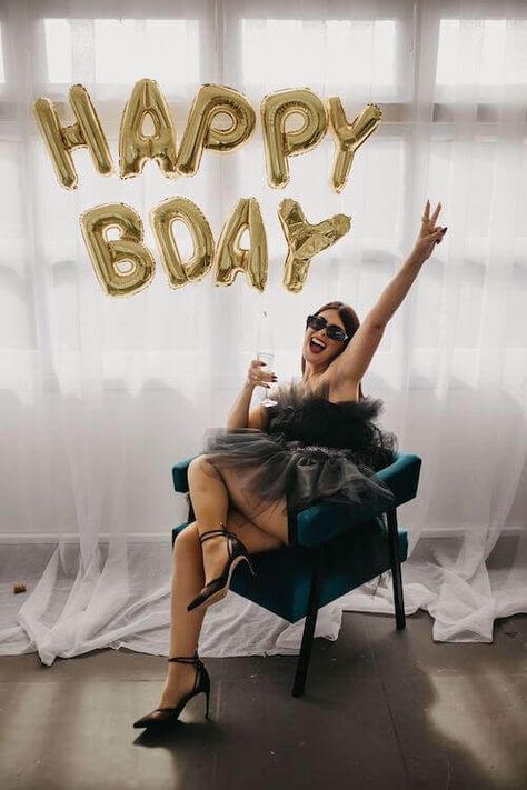 21st Birthday Photoshoot Vintage, Hbd Photography Ideas, Birthday Photography Pose, 40th Birthday Pictures For Women, Self Birthday Photoshoot, Photoshoot 30th Birthday, 30th Bday Photoshoot, Happy Birthday Photoshoot, 30th Birthday Photoshoot Ideas