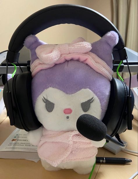 Gamer Headset Aesthetic, Kuromi With Headphones, Sanrio Characters, Gamer Girl, Dj, Hello Kitty, Kitty