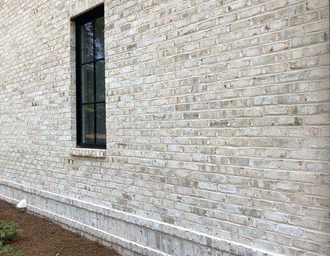 Chesapeake Pearl - Pine Hall Brick Light Brick House Exterior, Brick Options, Pine Hall Brick, Texture Of Wood, Brick Farmhouse, Lake Houses Exterior, Light Brick, Brick Detail, Brick Exterior House