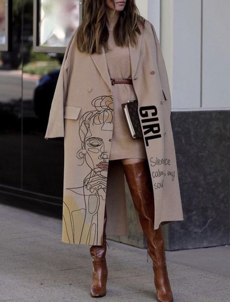 Long Outerwear, Mode Kimono, Paris Mode, Looks Street Style, Painted Clothes, Simple Girl, Woolen Coat, Looks Chic, Looks Style