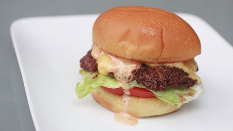 Fry Sauce A Kitchen Science Savant Shares His Secrets In 'The Food Lab'  : The Salt : NPR Pan Fried Cheeseburger, Pickles Tomatoes, Diner Burger, Best Turkey Burgers, Sandwich Rolls, Potato Sandwich, Diner Food, Kitchen Science, Cheeseburger Recipe