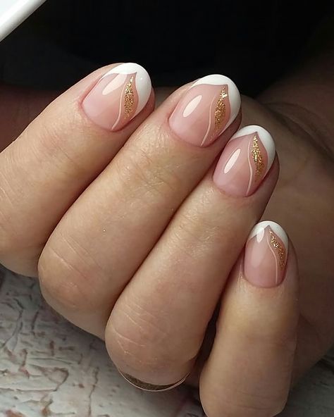 Vintage Wedding Nails Ideas [2022/23 Guide + FAQs] ★ vintage wedding nails elegant french mani with gold vektro__nailart Vintage French Manicure, Retro Wedding Nails, French Wedding Nails, Vintage Wedding Nails, Golden Nail Art, Black And Nude Nails, Vintage Nail Art, French Fade Nails, Wedding Nails French