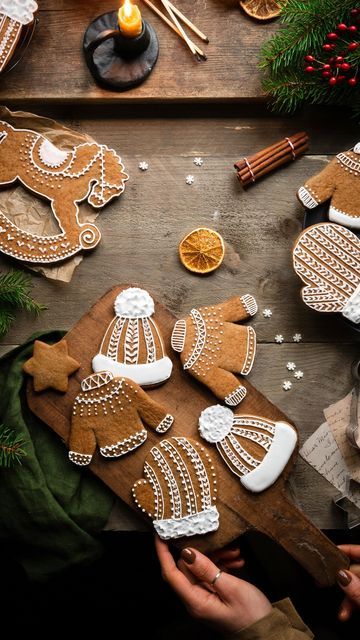 Lara Virkus | Food photography on Instagram: "Baking Christmas cookies on repeat. Listening to the same Christmas songs on repeat. Drinking hot cocoa accompanied by Christmas lights on repeat. Oh glorious Christmas season🤍🦌✨ Have a wonderful weekend my loves!🥰 • #gingerbread #gingerbreadcookies #christmascookies #christmasbaking #bakingreels #bakingtime #vegancookies #bakingfromscratch #bakefromscratch #bakefeed #bakersgonnabake #bakeandshare #foodstyling #foodphotography" Baking Christmas Cookies, Christmas Gingerbread Cookies, Baking Christmas, Have A Wonderful Weekend, Bakers Gonna Bake, Christmas Songs, Wonderful Weekend, Vegan Cookies, Christmas Song