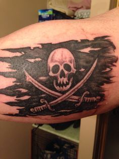 Pirate Flag Tattoo, Skull And Crossbones Tattoo, Crossbones Tattoo, Pirate Skull Tattoos, Pirate Tattoo, Flag Tattoo, Sweet Tattoos, Back Tattoos For Guys, Pirate Flag