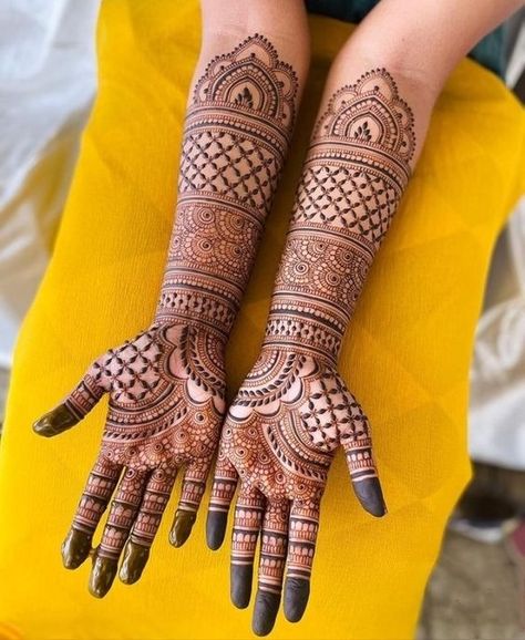 Royal Front Hand Mehndi Design. - MELTBLOGS Front Mehndi Design, Mehndi Outfit, Palm Mehndi Design, Simple Mehendi Designs, Indian Mehndi Designs, Tato Henna, Mehndi Designs Bridal Hands, Mehndi Designs For Kids, Tattoo Henna