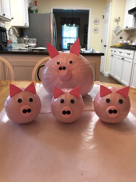 Pumpkin Pig Ideas, Fall Stuff, Pumpkin Projects, Pumpkin Painting, Carving Ideas, Halloween Craft, Trunk Or Treat, Horse Barn, Fall Aesthetic