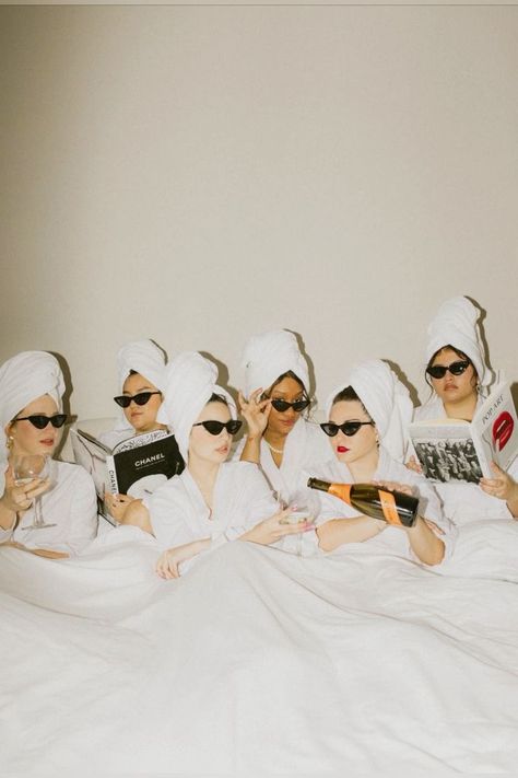 Spa Day Hen Party, Bridesmaids Hotel Photos, Classy Bachelorette Aesthetic, Bachelorette Cover Photo, Bridesmaid Trip Bachelorette Weekend, Diy Spa Day Bachelorette Party, Bridal Vision Boards, Vogue Getting Ready Aesthetic, Vogue Bachelorette Party