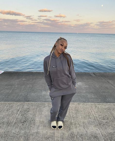 Plt Joggers Outfit, Plt Tracksuit Outfit Ideas, Plt Sweatpants Outfit, Grey Jordans Outfit, Plt Tracksuit, Plt Outfit Ideas, Beautiful Selfies, Grey Tracksuit, Denzel Curry