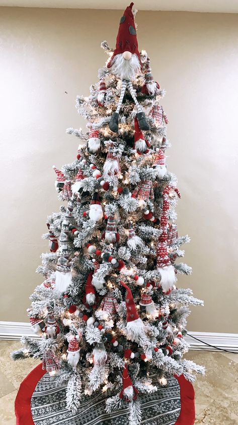 Santa Gnome Christmas Tree, Nomes Christmas Tree, Nome Christmas Tree Ideas, Gnome Inspired Christmas Tree, Gnome Christmas Trees Ideas, Christmas Tree With Gnomes, Gnome Christmas Trees, Gnome Decorated Christmas Tree, Gnome Theme Christmas Tree