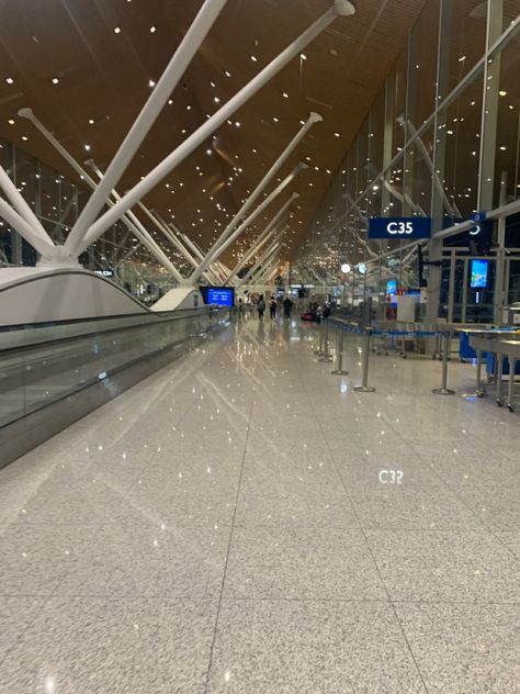 Klia Airport Kuala Lumpur, Airport Aestethic, Malaysia Airport, 2024 Holidays, Kisho Kurokawa, Kuala Lumpur International Airport, Kuala Lumpur City, Airport Aesthetic, Alhumdulillah Quotes