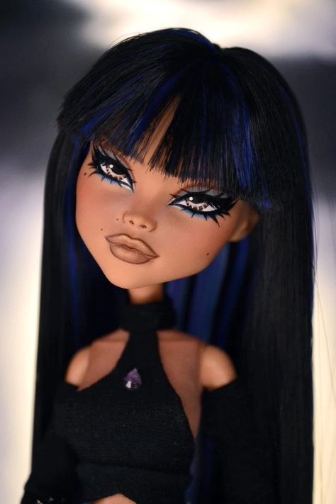 Bratz Hairstyles, Bratz Doll Makeup, Monster High Doll Repaint, Black Bratz Doll, Bratz Doll Outfits, Brat Doll, Bratz Girls, Moster High, Custom Monster High Dolls