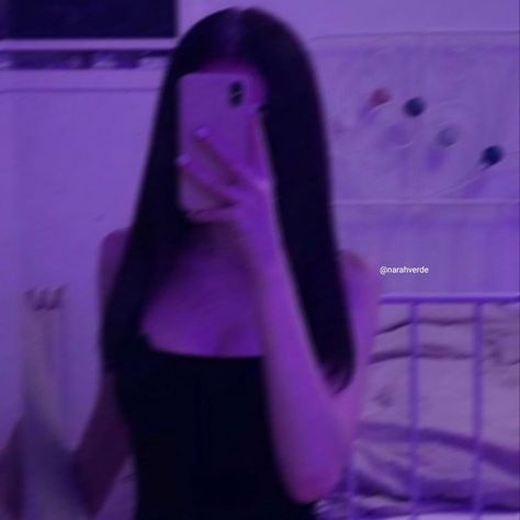 ig: @narahverde - follow me :) || girl in purple light - purple light - purple in led - girl icon - woman icon - girl pfp - girl in purple light icon - menina na luz roxa - luz roxa - garota na led - menina icon - mulher icon - menina pfp - garota na luz roxa icon Light Icon, Girl Pfp, Purple Light, Follow Me, Led, Purple