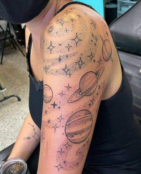 Stardust and planets arm tattoo Space Arm Tattoo, Tattoo Planets, Space Tattoo Sleeve, Spaceship Tattoo, Rocket Tattoo, Shoulder Sleeve Tattoos, Saturn Tattoo, Space Tattoos, Girl Thigh Tattoos