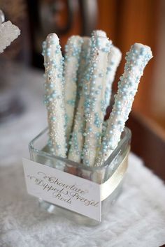 Winter Baby Shower Ideas, Winter Baby Shower Themes, Winter Shower, Babyshower Party, Winter Wonderland Birthday, Winter Bridal Showers, Outside Baby Showers, Baby Shower Treats, Baby Its Cold