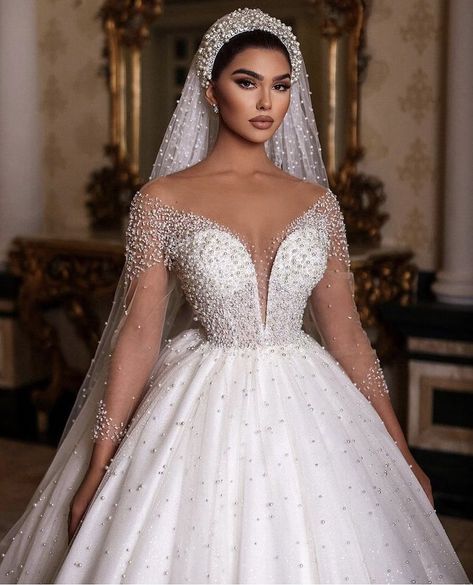 Gorgeous Wedding Dress Princesses, Queen Wedding Dress, Veil Dress, Pearl Wedding Dress, Classy Wedding Dress, Stylish Wedding Dresses, Royal Wedding Dress, Fancy Wedding Dresses, Dream Wedding Ideas Dresses