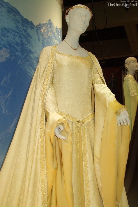 Eowyn Golden Wedding Dress Museum Exhibit - when I went on a visit to FIDM in… Arwen Costume, Hobbit Costume, Coronation Gown, Lotr Costume, Fantasy Dresses, Beautiful Costumes, Medieval Dress, Medieval Clothing, Dress Halloween Costume