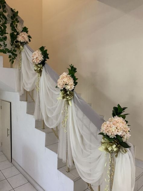 Wedding Staircase Decoration, Tulle Wedding Decorations, Wedding Stairs, Wedding Staircase, Staircase Decoration, Tulle Decorations, Wedding Church Decor, Wedding Doors, Staircase Decor