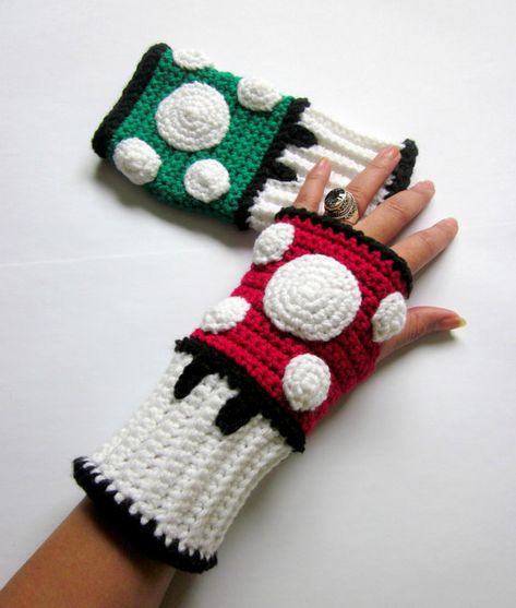 Super Mario Bros Mushroom Crochet Wrist Warmers Crochet Mario, Mario Crochet, Crochet Wrist Warmers, Geeky Craft, Nerd Crafts, Crochet Geek, Crochet Mushroom, Crochet Fingerless Gloves, Crochet Mittens