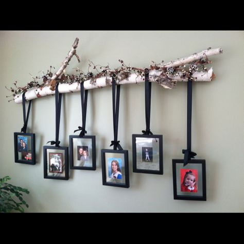 Use tree branches to hold pictures Birch Tree Decor, Twig Furniture, Tree Branch Decor, Driftwood Crafts, Branch Decor, Vintage Diy, Picture Hanging, Tree Branch, Tree Designs