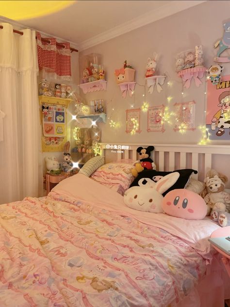 Little Spaces Ideas, Kawaii Bedroom Aesthetic, Kawaii Bedroom, Otaku Room, Pink Room Decor, Girls Dorm Room, Kawaii Things, Cute Bedroom Ideas, Pastel Room